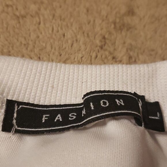 BLACK & White polyester sweatshirt. Ladies large - Picture 7 of 7